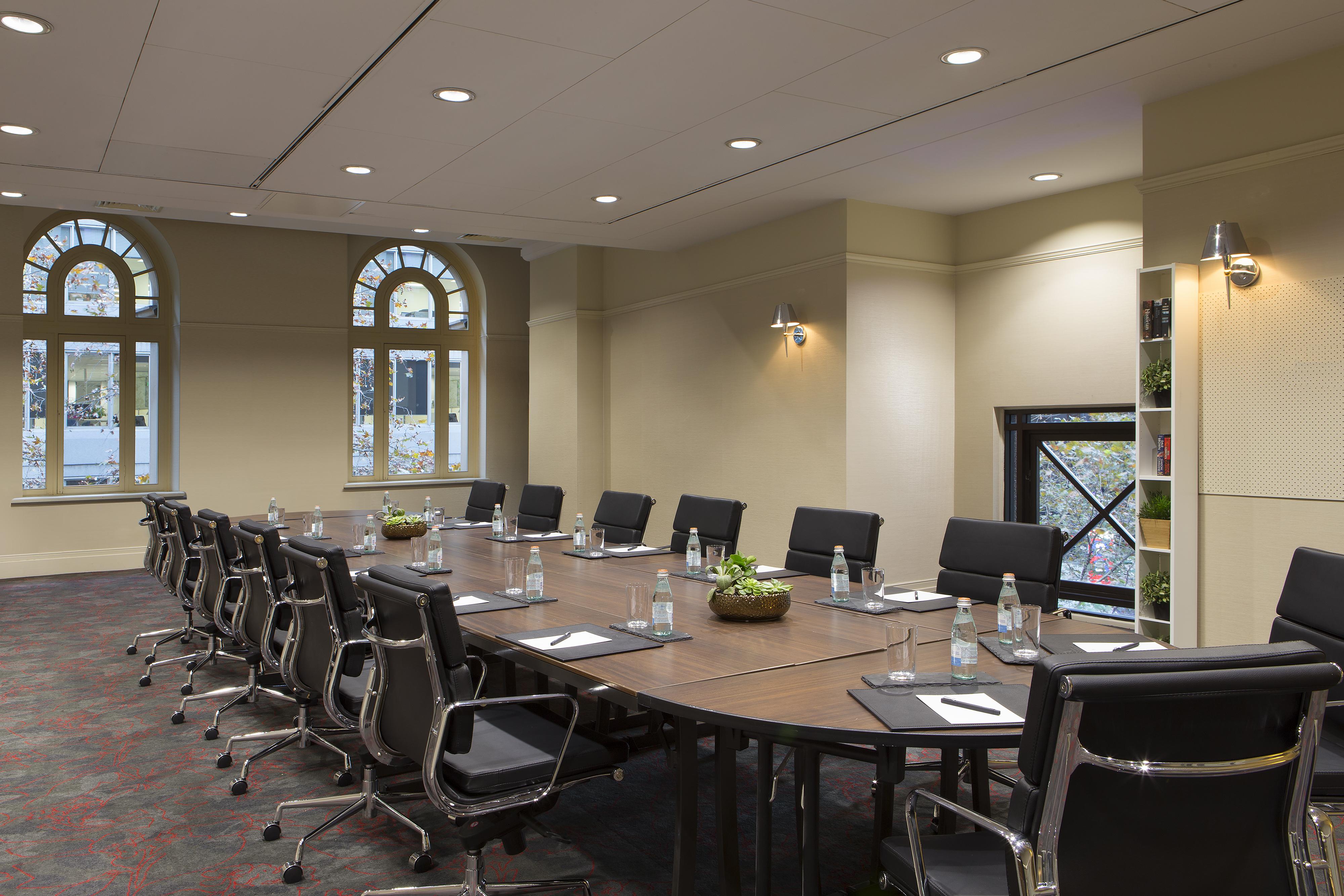 Sydney Harbour Marriott Hotel At Circular Quay Екстериор снимка The Boardroom