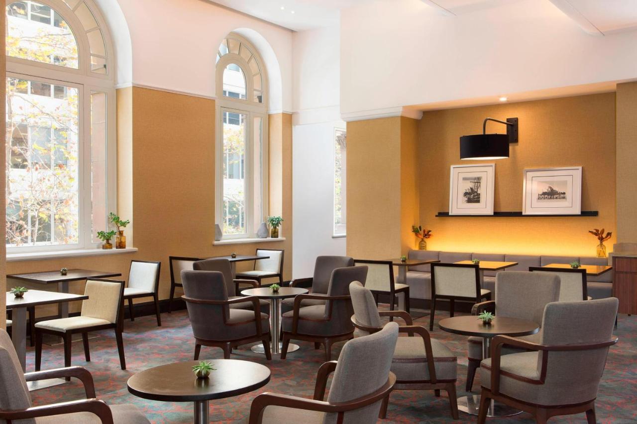 Sydney Harbour Marriott Hotel At Circular Quay Екстериор снимка The Library at The Fullerton Hotel