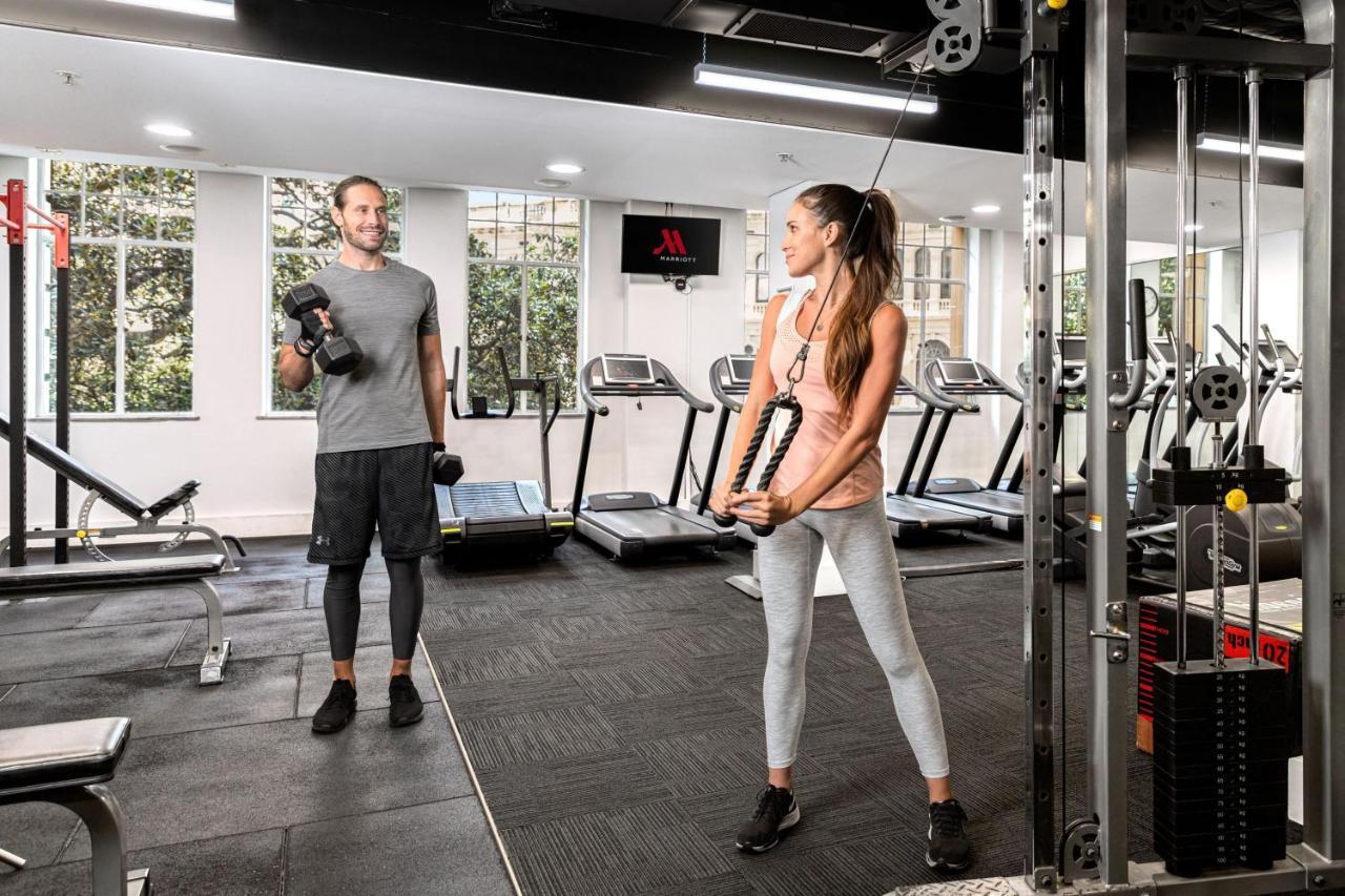 Sydney Harbour Marriott Hotel At Circular Quay Екстериор снимка Personal trainer with a client