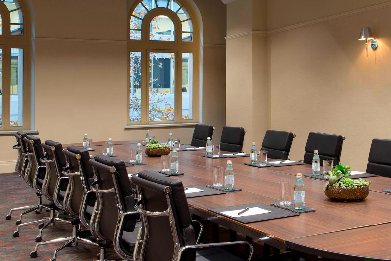 Sydney Harbour Marriott Hotel At Circular Quay Екстериор снимка The Boardroom at the Old Museum Building