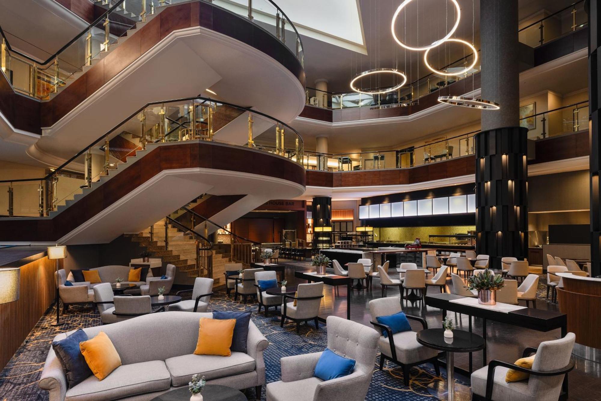 Sydney Harbour Marriott Hotel At Circular Quay Екстериор снимка The lobby of the Renaissance Boston Harborview